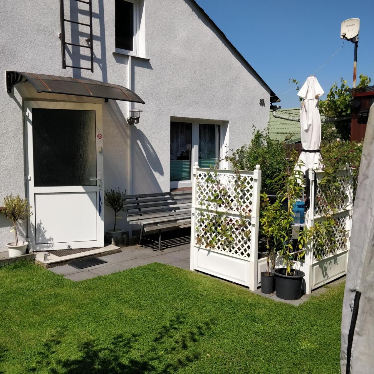 Gaestehaus Am Teich Raben Steinfeld Exterior foto